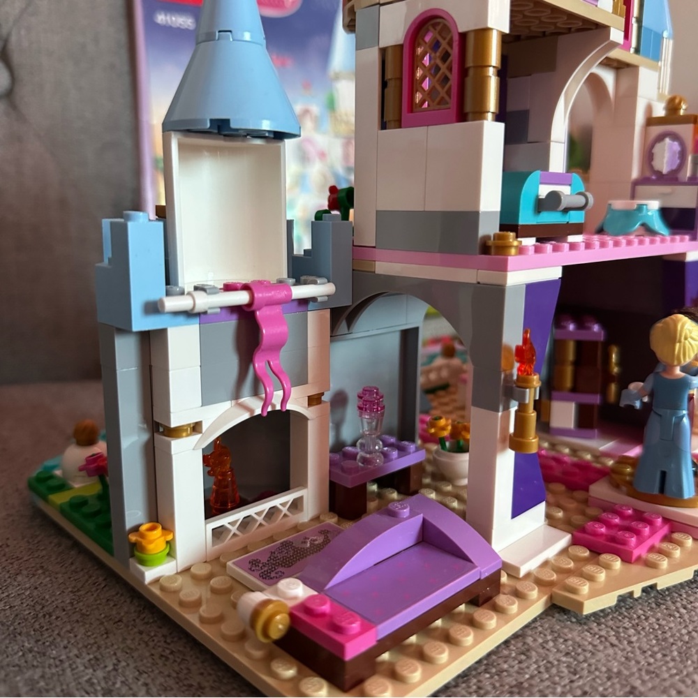 LEGO Disney Princess Cinderella Enchanted Castle Set - Blue and Pink - 41055 - Picture 11 of 14